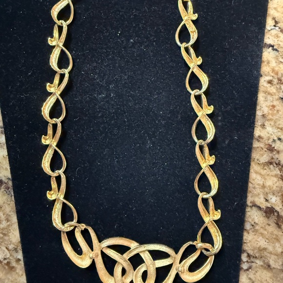 Vintage Erwin Pearl P.E.P. Gold-Tone Interlocked Twisted Design Choker/Necklace - Picture 5 of 6